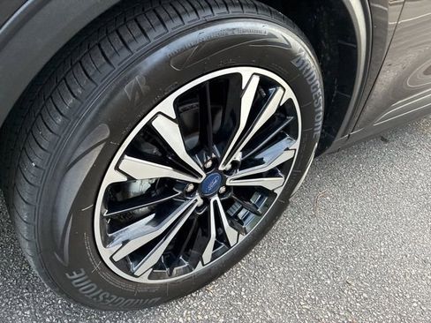 Used 2022 Ford Escape SE w/ SE Sport Appearance Package image 11