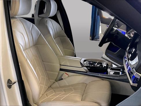Used 2024 BMW i7 eDrive50 w/ M Sport Package RWD image 8