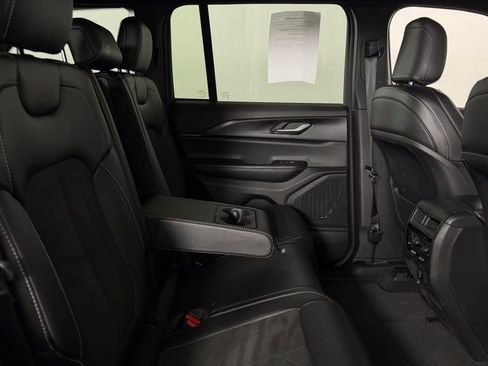 Used 2023 Jeep Grand Cherokee Altitude AWD/4WD image 31