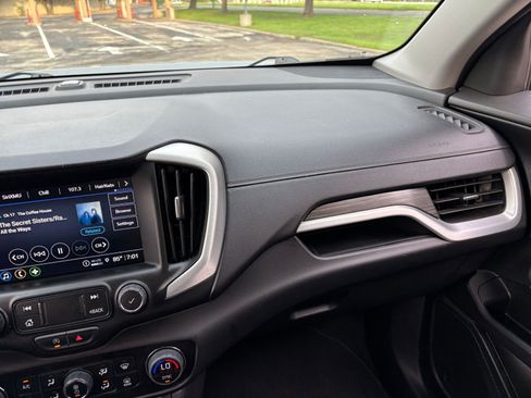 Used 2024 GMC Terrain SLT AWD/4WD image 30