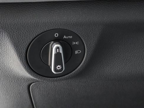 Used 2026 Volkswagen Jetta SE FWD image 22