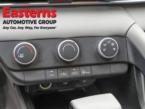 Used 2023 Hyundai Elantra SE w/ Preferred Accessory Package FWD image 20