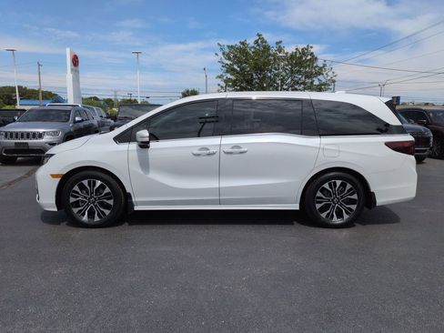 Used 2025 Honda Odyssey Elite image 2