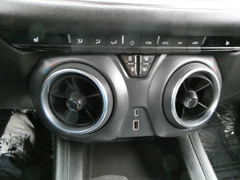 Used 2019 Chevrolet Blazer LT image 16