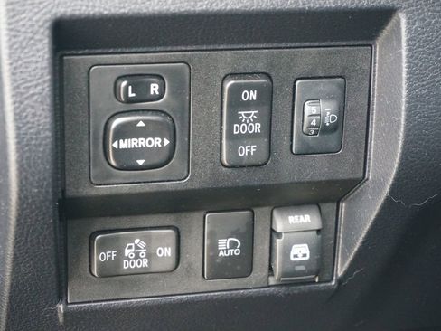 Used 2018 Toyota Tundra SR5 image 24