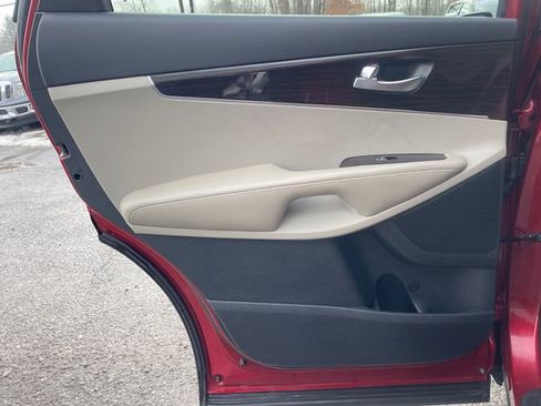 Used 2020 Kia Sorento LX image 11