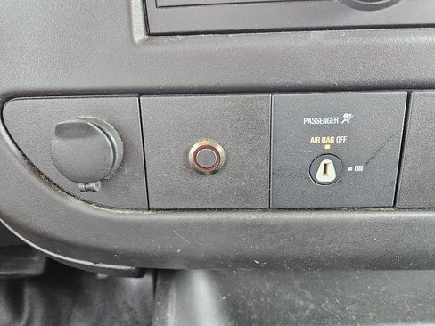 Used 2017 Chevrolet Express 2500 RWD image 36