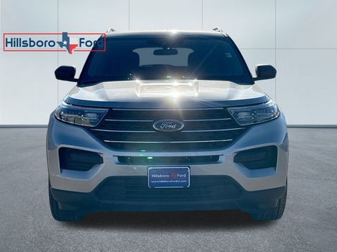 Used 2022 Ford Explorer XLT image 2