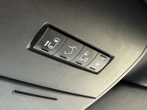 Used 2014 Chrysler Town & Country S FWD image 14