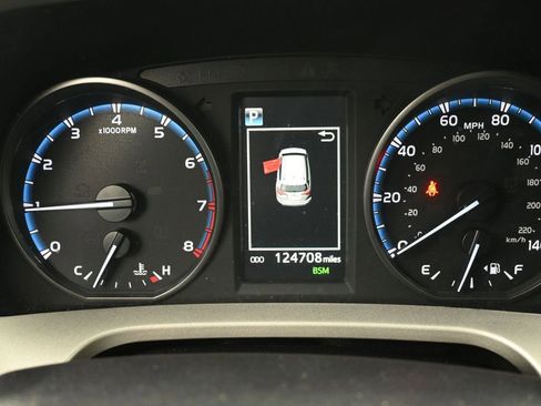 Used 2018 Toyota RAV4 XLE AWD/4WD image 10