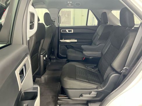 Used 2021 Ford Explorer XLT image 22