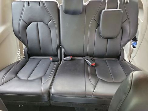 Used 2024 Chrysler Pacifica Touring-L FWD image 15