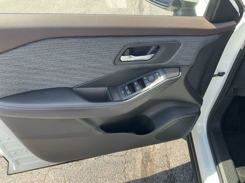 Used 2023 Nissan Rogue SV AWD/4WD image 25