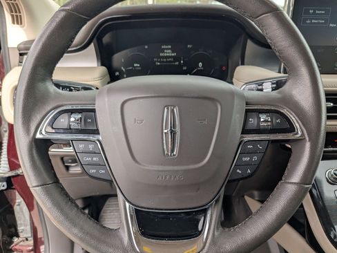 Used 2022 Lincoln Nautilus FWD w/ Premium Package image 13