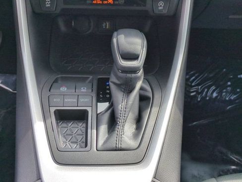 Used 2024 Toyota RAV4 XLE FWD image 23
