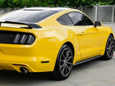 Used 2017 Ford Mustang GT w/ GT Performance Package RWD image 8