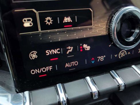 Used 2025 GMC Acadia Elevation image 13