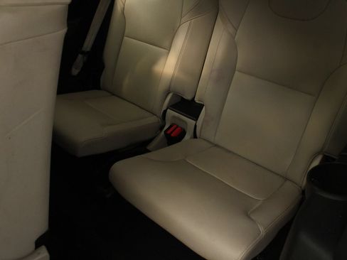 Used 2017 Volvo XC90 T6 Momentum AWD/4WD image 24