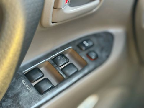 Used 2004 Toyota Land Cruiser image 39