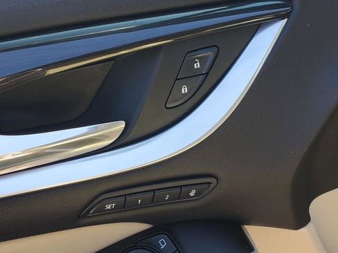 Used 2020 Buick Enclave Premium AWD/4WD image 11