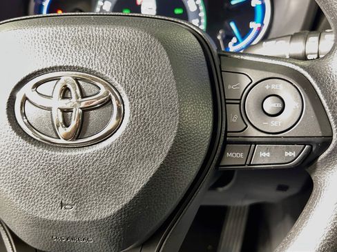 Used 2025 Toyota RAV4 XLE AWD/4WD image 20