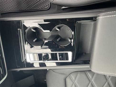 New 2025 Volkswagen Atlas Cross Sport SE image 24