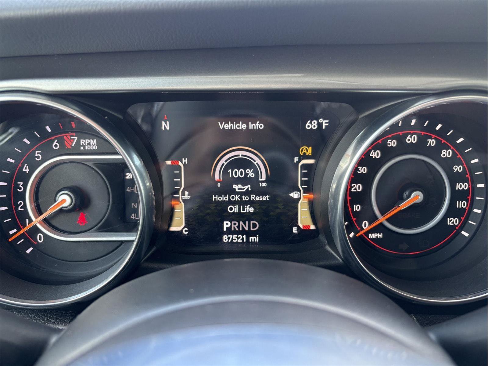 Used 2019 Jeep Wrangler Unlimited Sahara w/ Uconnect 4C Nav & Sound Group AWD/4WD image 11