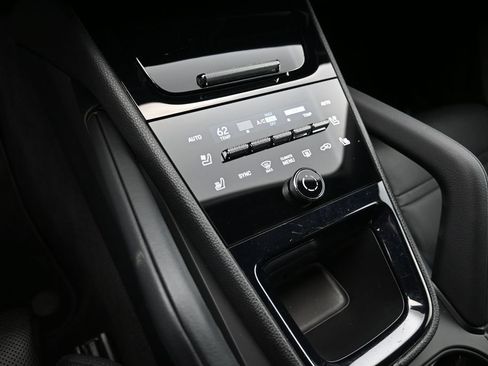 Used 2024 Porsche Cayenne Coupe AWD/4WD image 31