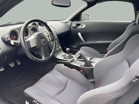 Used 2005 Nissan 350Z Enthusiast RWD image 9