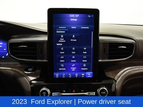 Used 2023 Ford Explorer Platinum w/ Premium Technology Package RWD image 17