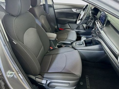 Used 2023 Kia Forte LXS w/ LXS Technology Package image 12