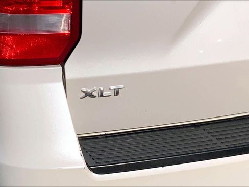 Used 2018 Ford Expedition Max XLT w/ Equipment Group 202A AWD/4WD image 10