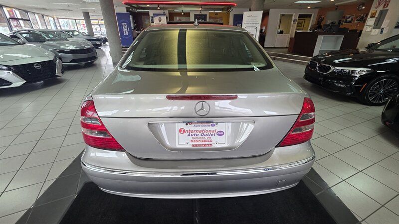 Used 2008 Mercedes-Benz E 350 4MATIC Sedan image 7