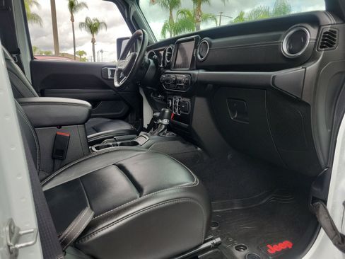 Used 2023 Jeep Wrangler Unlimited Sahara w/ Cold Weather Group AWD/4WD image 21