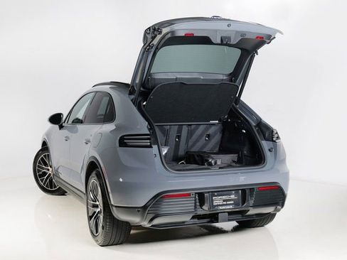 Certified 2025 Porsche Macan 4 Electric image 33