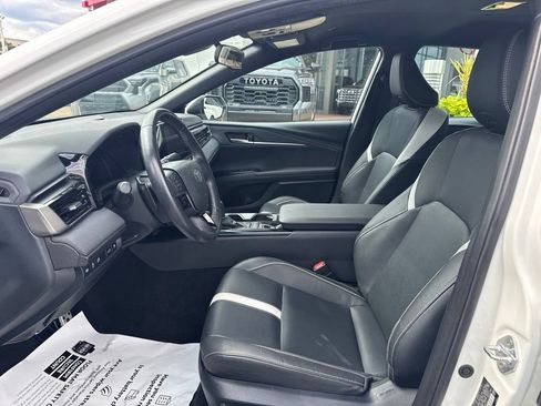 Used 2025 Toyota Camry SE FWD image 11