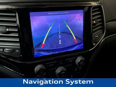 Used 2019 Jeep Grand Cherokee Limited AWD/4WD image 3