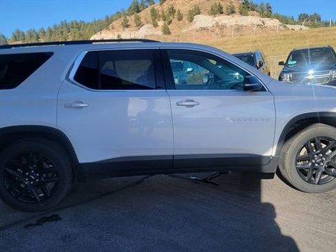 Used 2021 Chevrolet Traverse LT w/ LPO, Blackout Package image 4