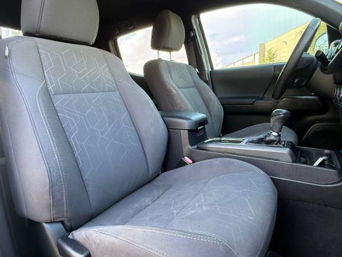 Used 2017 Toyota Tacoma TRD Sport w/ Tow Package RWD image 33