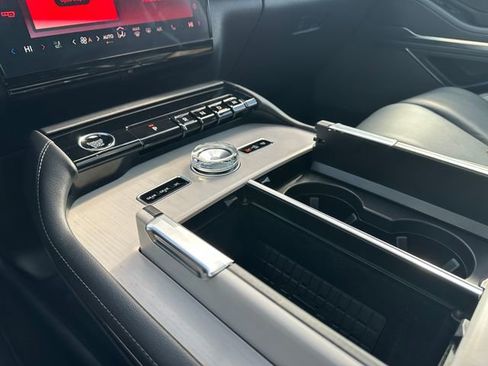 Used 2025 Lincoln Navigator L Reserve image 25