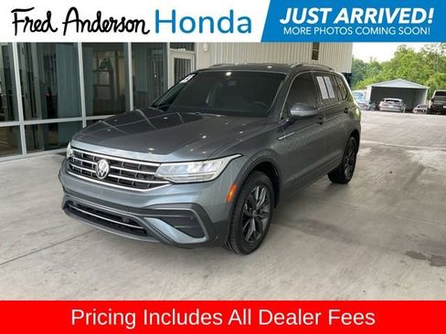 Used 2023 Volkswagen Tiguan SE FWD image 1
