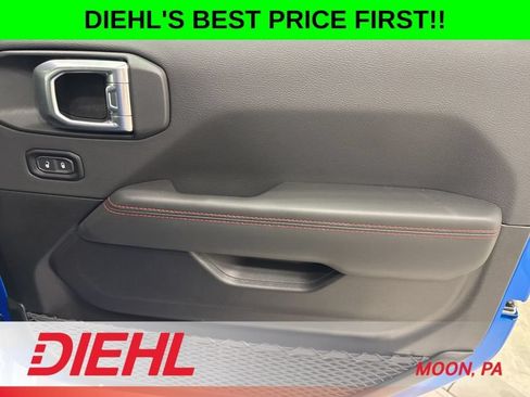 New 2026 Jeep Gladiator Rubicon w/ Steel Power Dome Hood Package AWD/4WD image 15