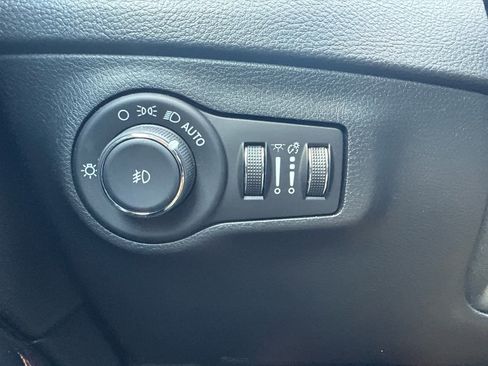 Used 2021 Jeep Compass Limited image 17