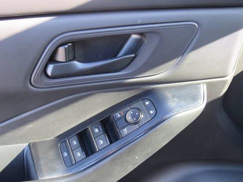 Used 2024 Nissan Rogue S AWD/4WD image 21