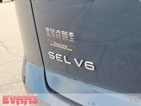 Used 2022 Volkswagen Atlas Cross Sport SEL Premium R-Line AWD/4WD image 4