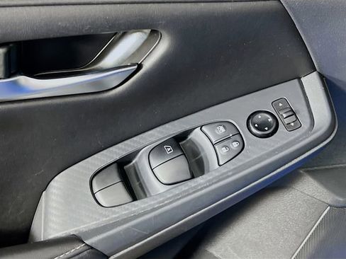 Used 2025 Nissan Sentra SV FWD image 9