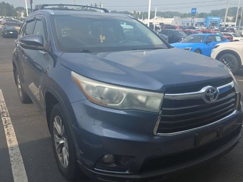 Used 2015 Toyota Highlander XLE AWD/4WD image 4