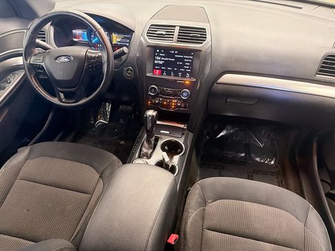 Used 2018 Ford Explorer XLT w/ Equipment Group 201A AWD/4WD image 12