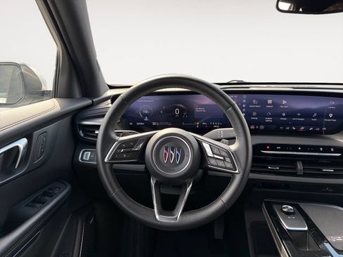 Used 2025 Buick Enclave Preferred AWD/4WD image 13
