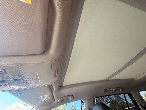 Used 2021 Volkswagen Atlas SE w/ Panoramic Sunroof Package AWD/4WD image 23